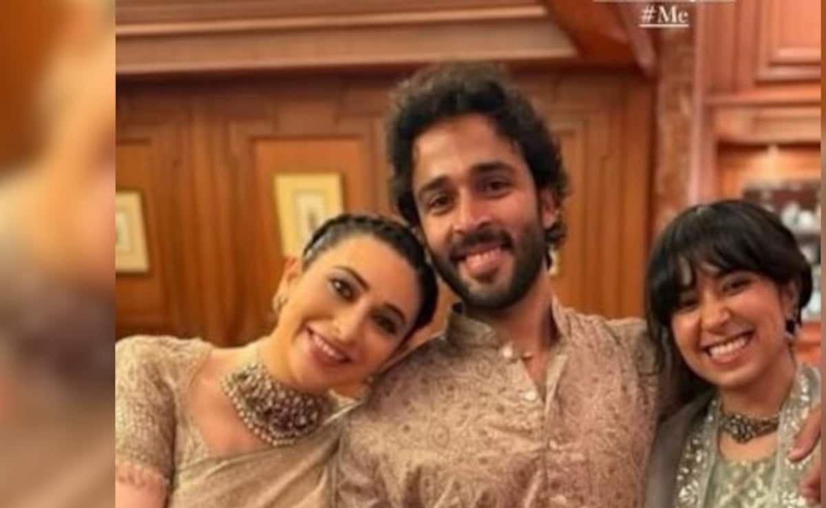 Zahan, Shaira, And Karisma Kapoor Pose Together At Aadar-Alekha’s Wedding