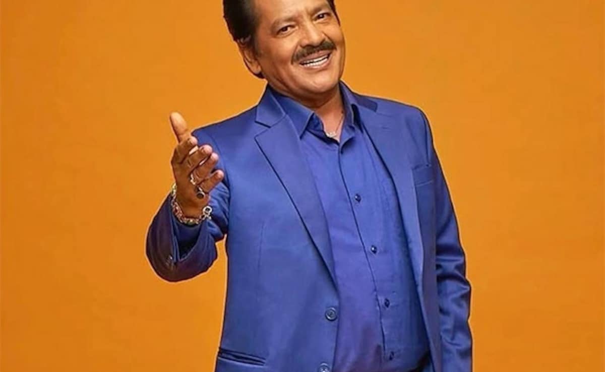 Udit Narayan Jokes About His Viral Video Of Kissing Fans: “Udit Ki Pappi…”